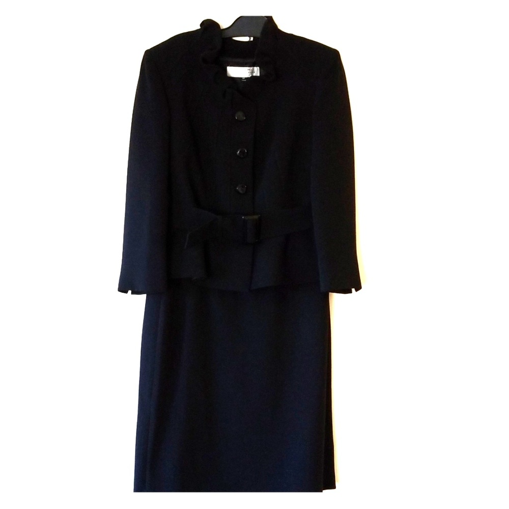Tahari 2 piece skirt and suit jacket